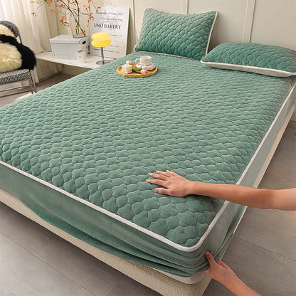 SOGA Green 183cm Wide Mattress Cover Thick Quilted Fleece Stretchable Clover Design Bed Spread Sheet Protector with Pillow Covers