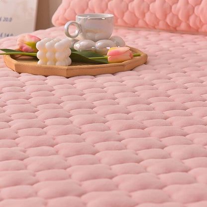 SOGA Pink 153cm Wide Mattress Cover Thick Quilted Fleece Stretchable Clover Design Bed Spread Sheet Protector with Pillow Covers