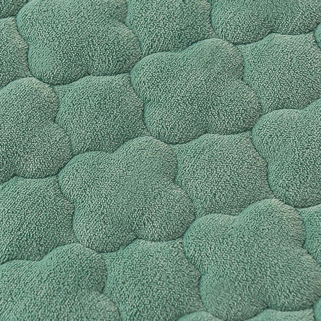 SOGA Green 153cm Wide Mattress Cover Thick Quilted Fleece Stretchable Clover Design Bed Spread Sheet Protector with Pillow Covers