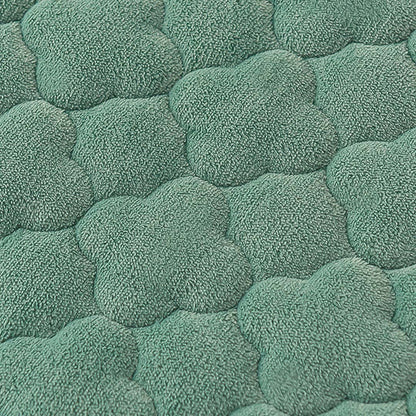 SOGA Green 153cm Wide Mattress Cover Thick Quilted Fleece Stretchable Clover Design Bed Spread Sheet Protector with Pillow Covers