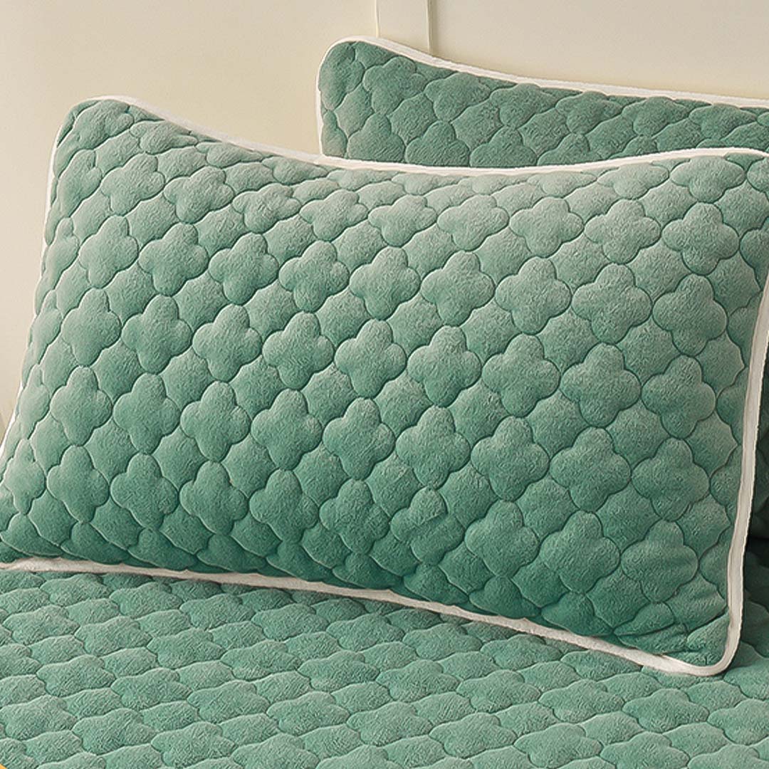 SOGA Green 183cm Wide Mattress Cover Thick Quilted Fleece Stretchable Clover Design Bed Spread Sheet Protector with Pillow Covers