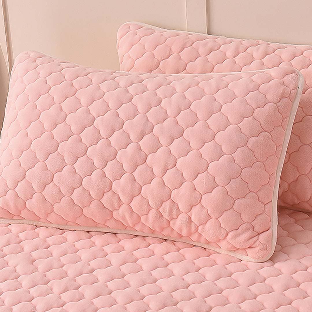 SOGA Pink 183cm Wide Mattress Cover Thick Quilted Fleece Stretchable Clover Design Bed Spread Sheet Protector with Pillow Covers